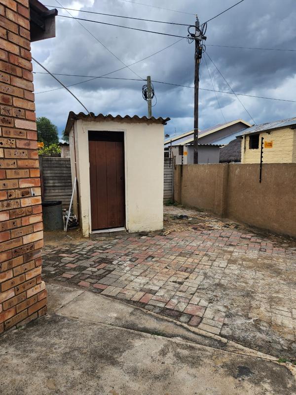 10 Bedroom Property for Sale in Montshioa North West
